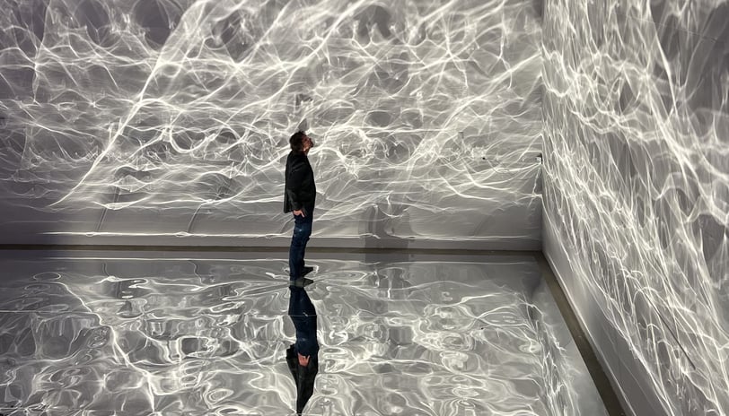 Foto: “Vand”, de Raquel Kogan e Rejane Cantoni (2022), na exposição Trapholt.
