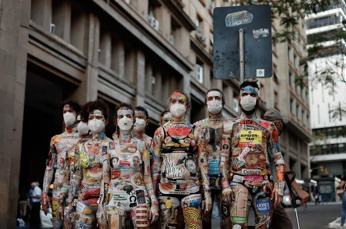 Coletivo artístico de um grupo de intervenção artística urbana