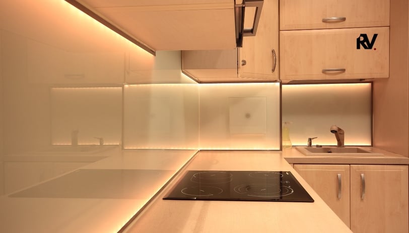 Diseño de cocina funcional y elegante por Reformistas Valencia