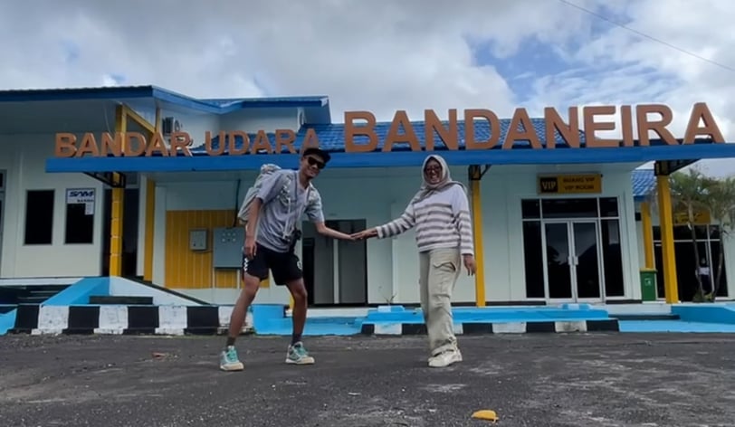 bandara banda neira