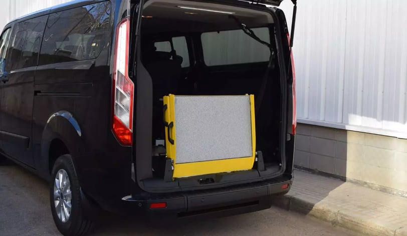 Ford adaptada furgoneta con rampa