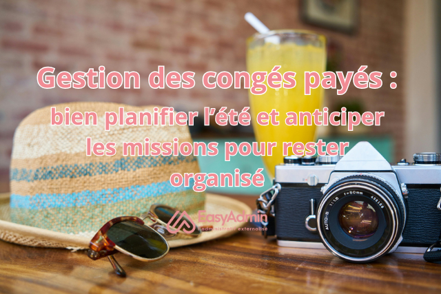 Photo avec un chapeau, des lunettes de soleil, un appareil photo et un verre de jus d'orange