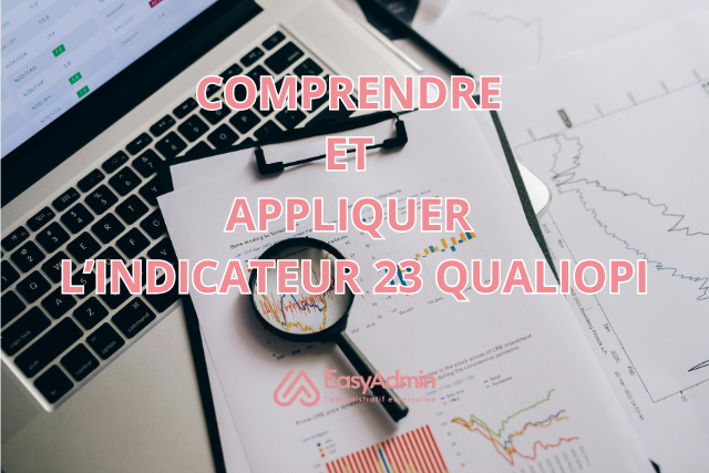 Photo d'une loupe et des papiers administratifs posés sur un ordinateur portable