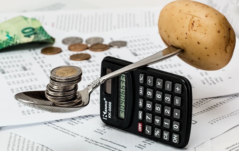 economizar calculadora equilíbrio moedas batata dinheiro