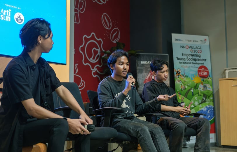Fikri Amrulloh dalam Bluescreen Vol.2: RUPA-RUPA WARNANYA