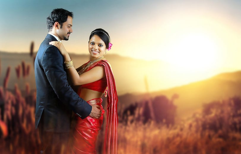 Bride and groom posing for a candid pic in Kerala 
