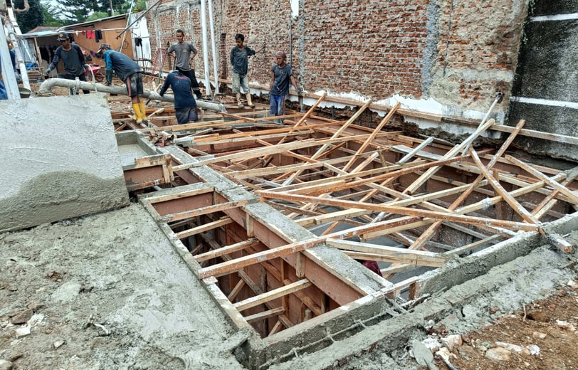 proses pembuatamn kolam renang tahap pengecoran kolam renang