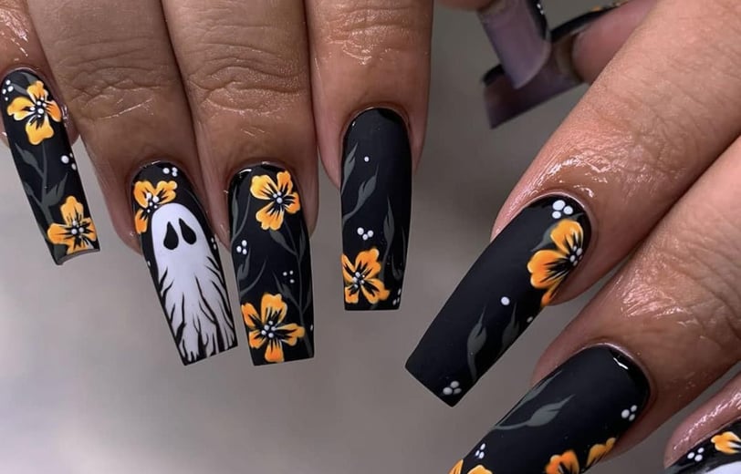 "Halloween press-on nails featuring spooky designs, perfect for festive celebrations and adding styl