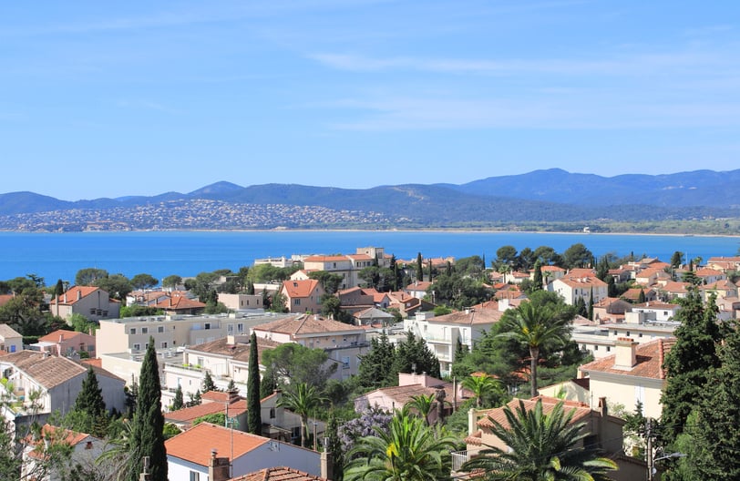 Vue exceptionnelle sur la mer et sur la ville de Saint-Raphaël