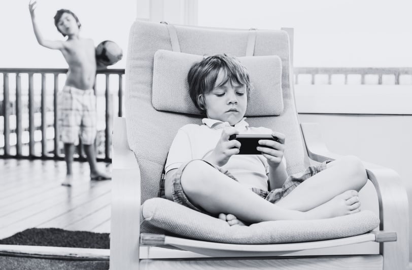 Les Effets du Temps d'Écran sur la Gestion des Émotions chez les Enfants et les Adolescents