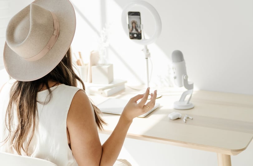 a woman in a white dress and hat sitting at a desk, lifestreanimg