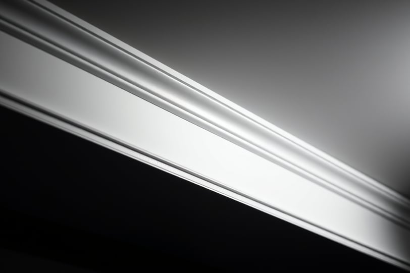 white crown molding