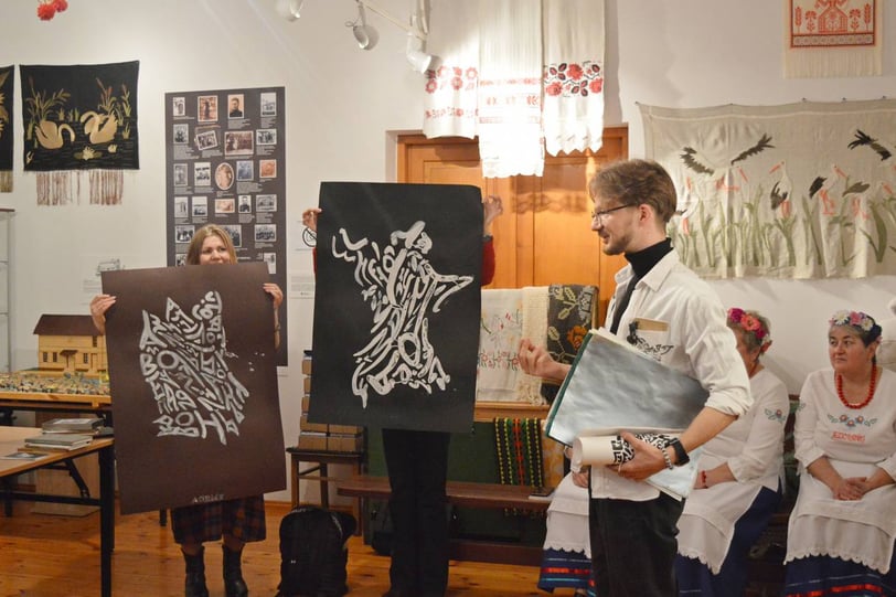 versingforms-antos-sivyh-tropinka-bialowieza-artist-residency-calligraphy