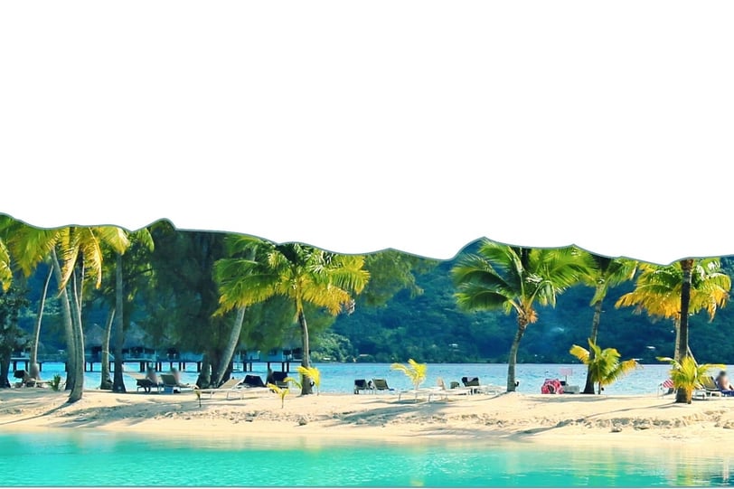 Praia em Bora Bora com mar cristalino e vegetação tropical, vista típica do Taiti.
