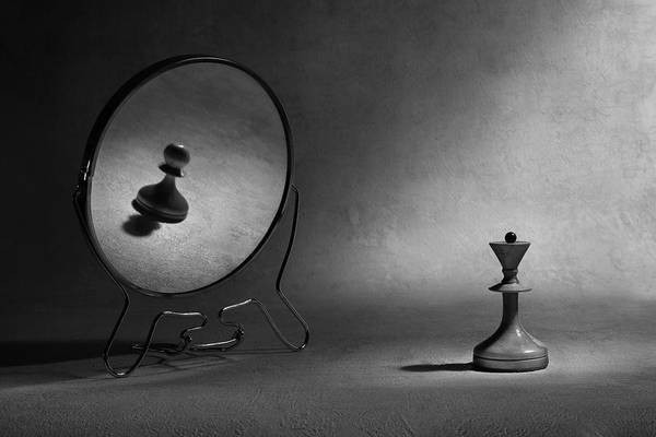 chess pieces and mirror as analogy for self-doubt