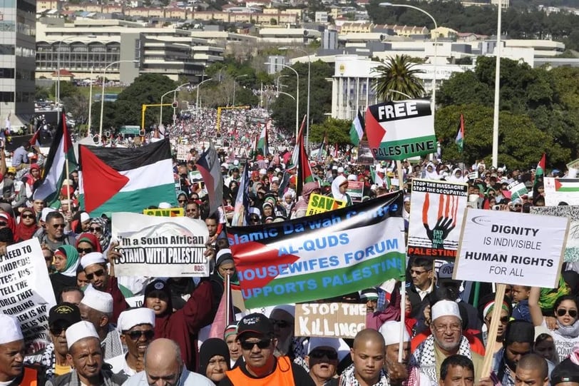 Vue des manifestants en solidarité avec la Palestine au Cap, en Afrique du Sud