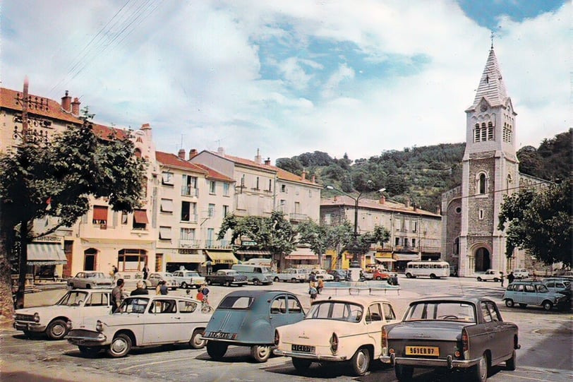 Ardèche, Le Cheylard, la place Saléon-Terras dans les années 60.