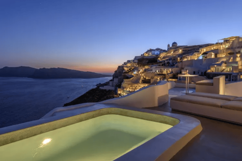 Echoes luxury suites santorini 