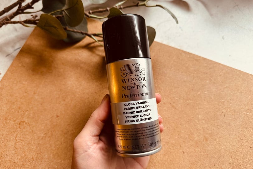 Spray gloss varnish
