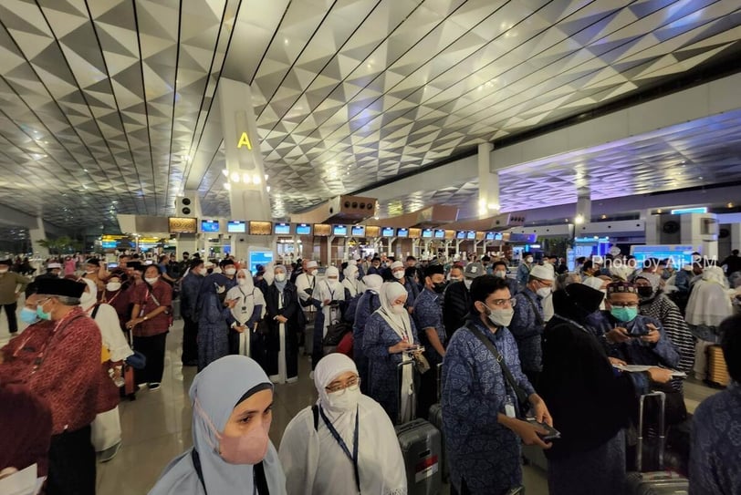 Jamaah berkumpul di bandara soeta