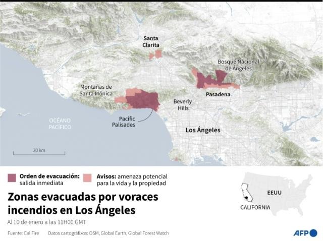 Mapa de Los Ángeles, California, mostrando las órdenes de evacuación y los avisos de incendios, al 1