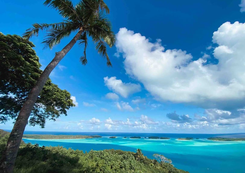 Scenic view of Bora Bora’s lagoon with its beautiful blue hues, French Polynesia.