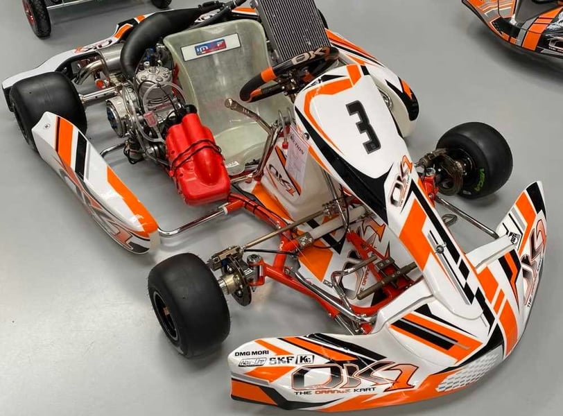 Karting d'occasion entreposé dans un garage