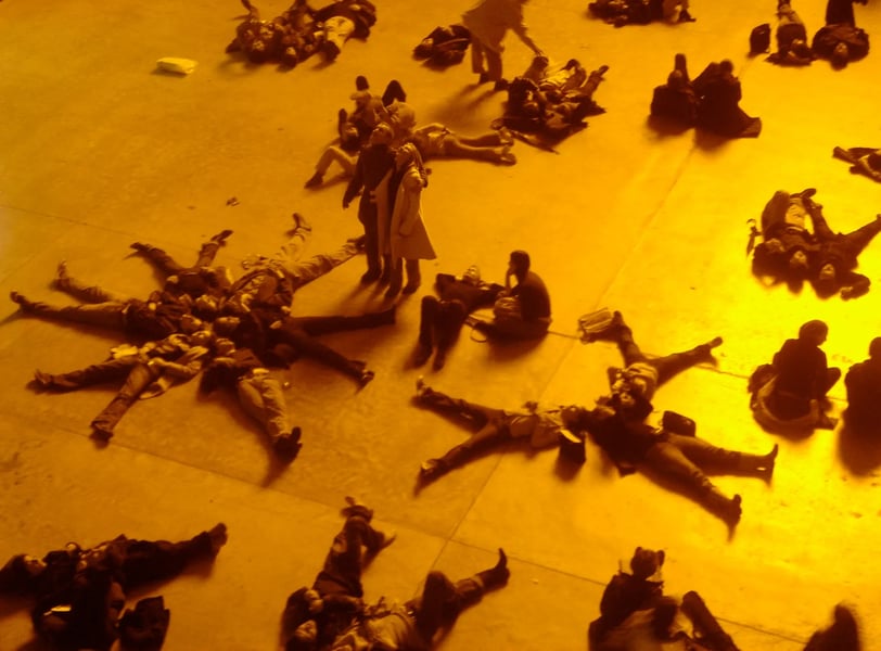 intervenção artistica de "The Weather Project", de Olafur Eliasson