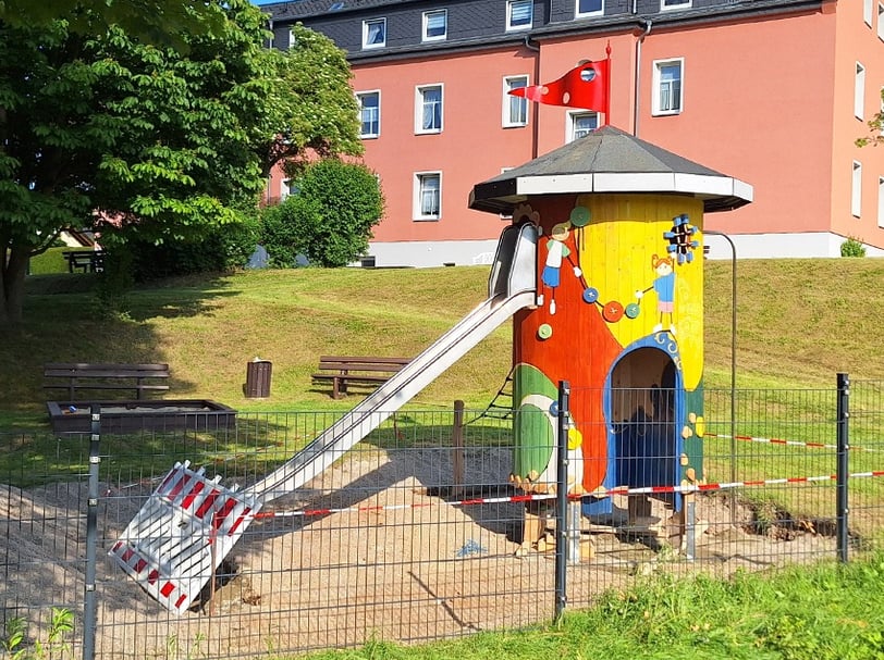 unsere Tischlerei im Erzgebirge fertigt individuelle Kinderspielplätze aus Holz