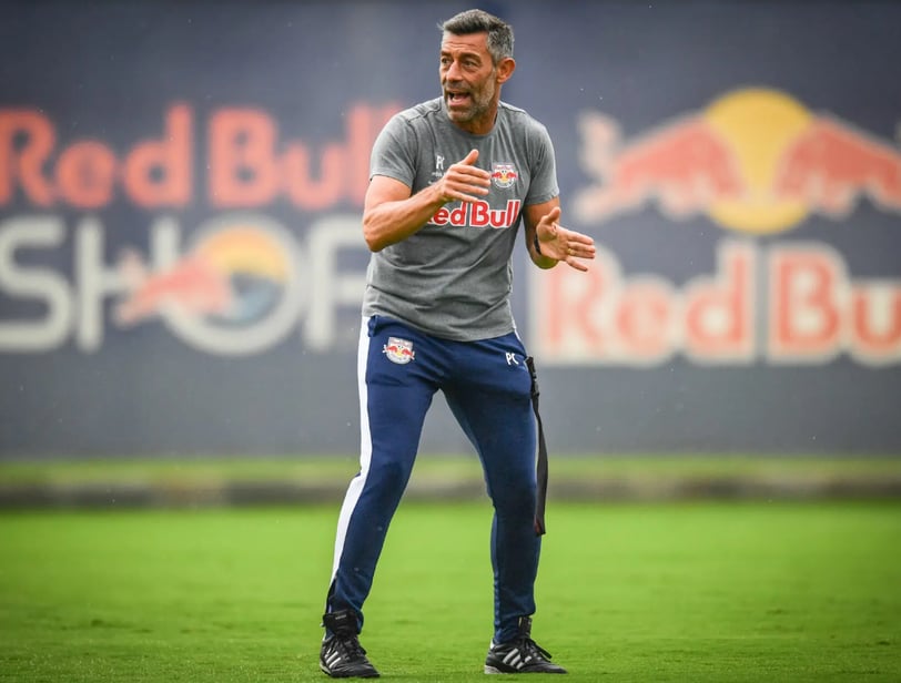Pedro Caixinha em treino pelo Red Bull Bragantino.