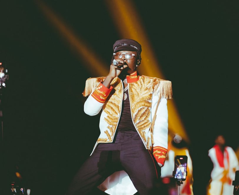 Stonebwoy in a stage performance.