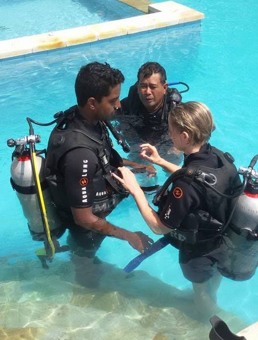 a group of scuba divers in a pool master dive course at sunrise dive bali