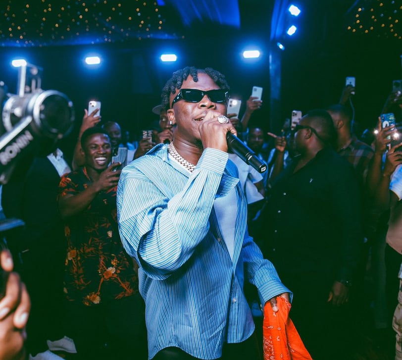 Stonebwoy in a performance on stage.