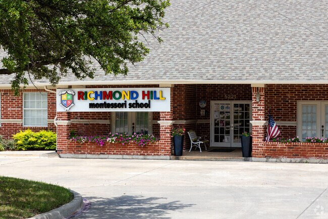Richmond Hill Montessori School