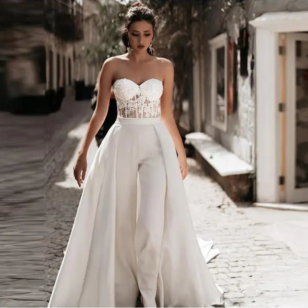 femme portant une tenue de mariage Anas designs Paris