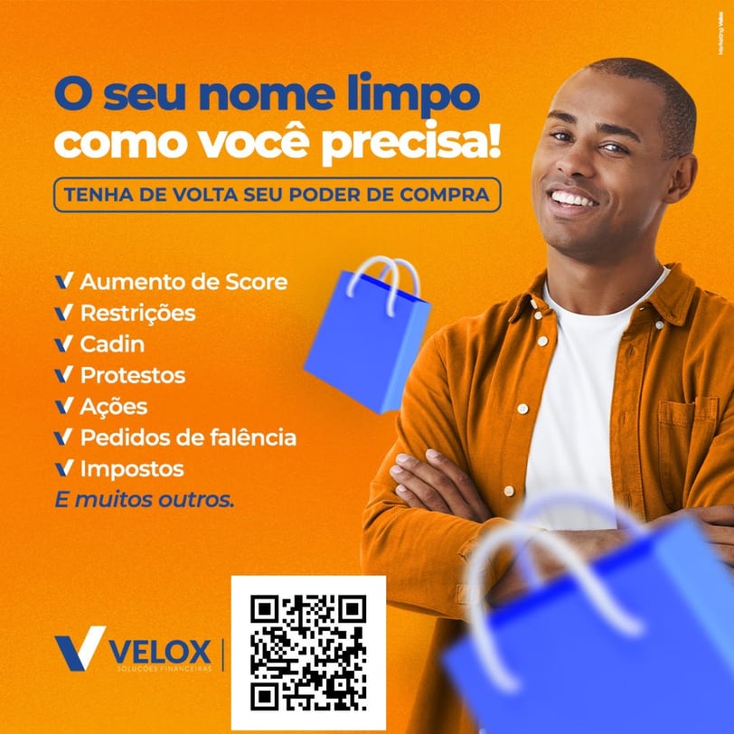 Homem alegre após contratar o serviço Limpa Nome da Velox Financeira Palhoça