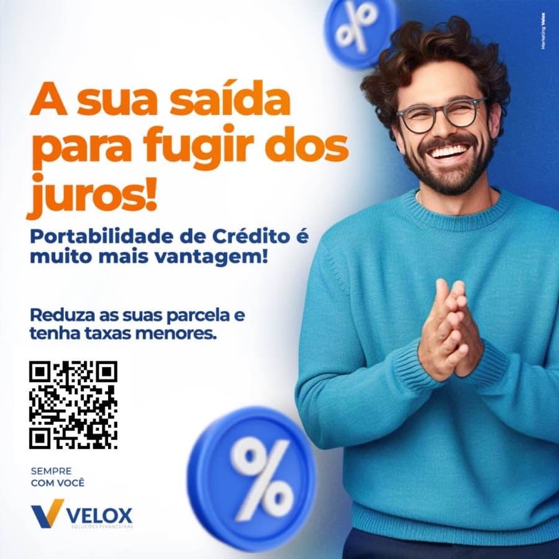 Homem feliz após realizar a Portabilidade de seu Empréstimo Consignado e baixar o valor das parcelas