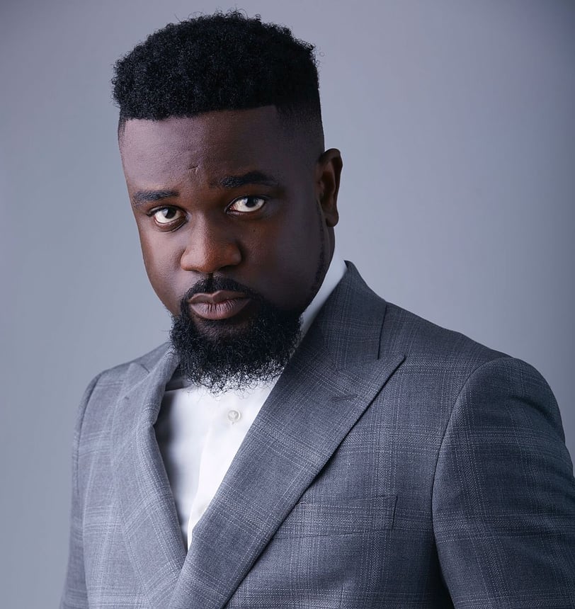 Sarkodie in a silky suit.