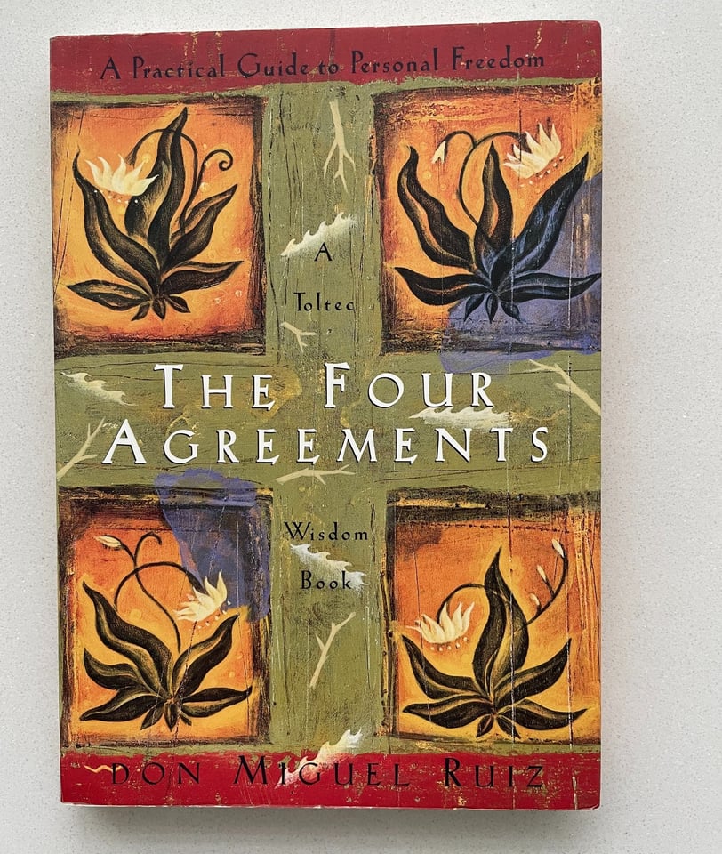 a book cover of the four agreements 