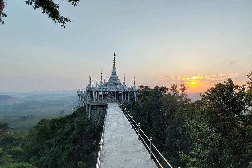 khao na nai luang dharma park pagoda 3