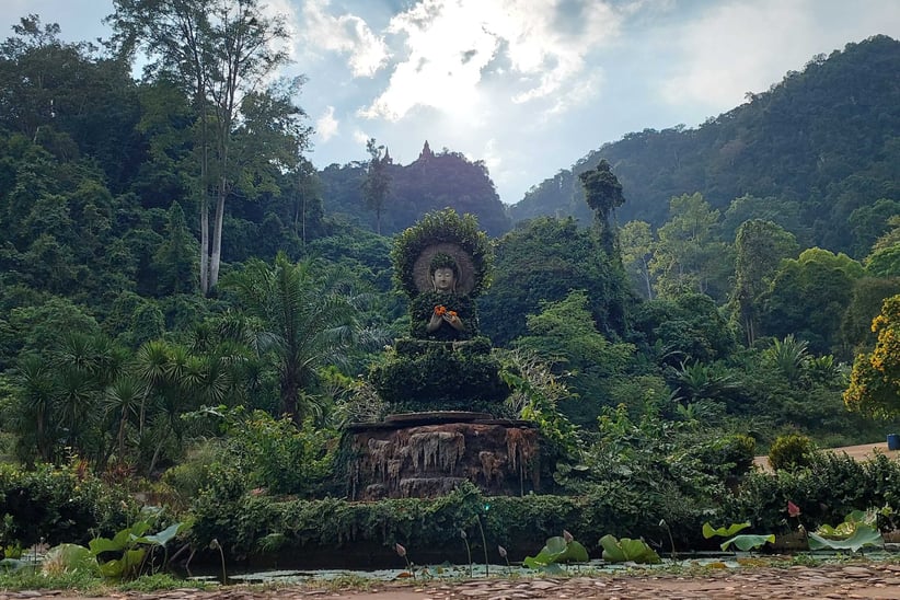 khao na nai luang dharma park pond