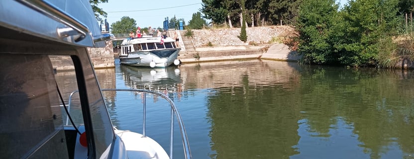A hire boat leaves the Round Lock before we can enter
