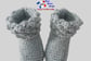 Chaussons gris modele layette bb tricot bebe fait main bleublancneige