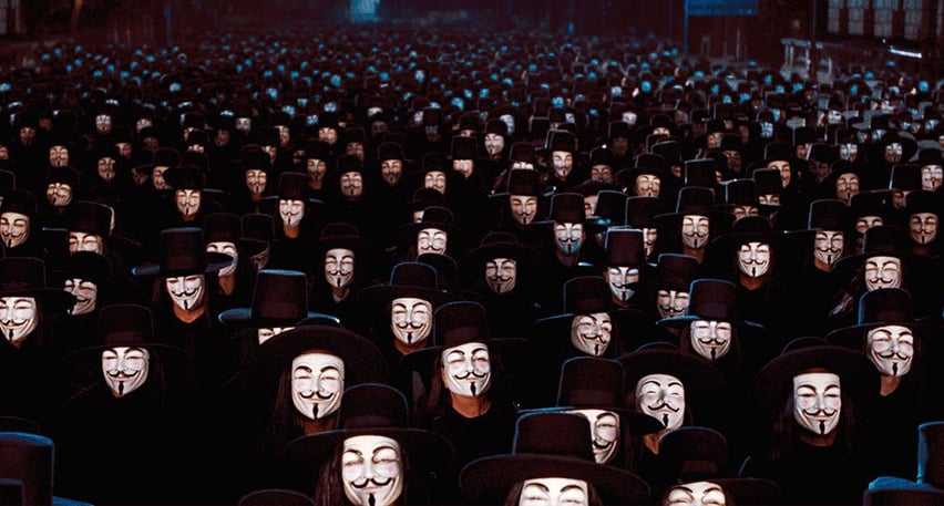 Des hommes masqués