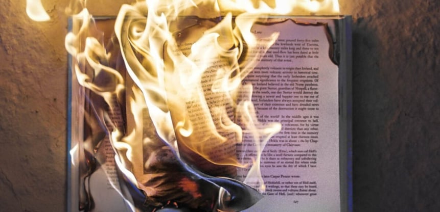 Un livre en train de brûler