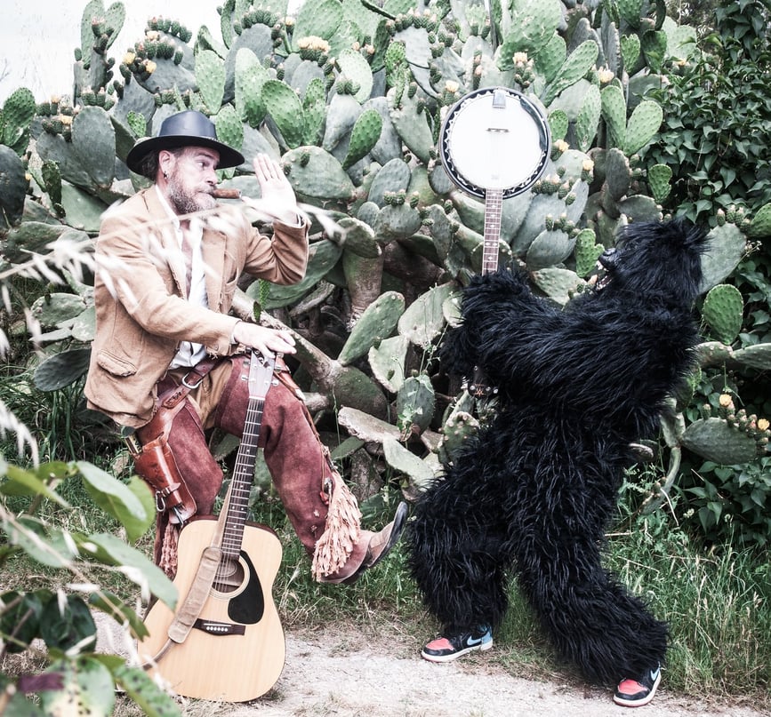 Cuboy y Quim Kong, música cia tartaruga.