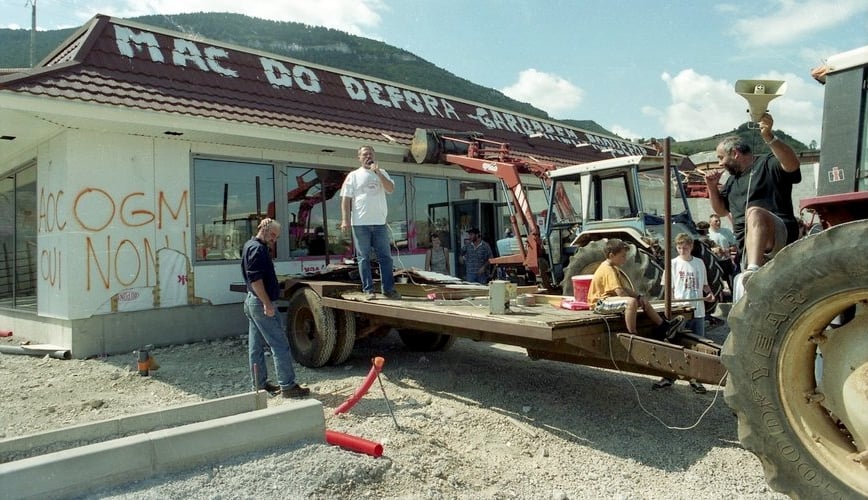 Farmers protest, Macdonalds, Millau