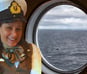 Foto da autora no navio, contato.