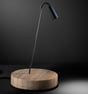 Lámpara de mesa ELEVEN con base de madera y foco direccional, diseño contemporáneo