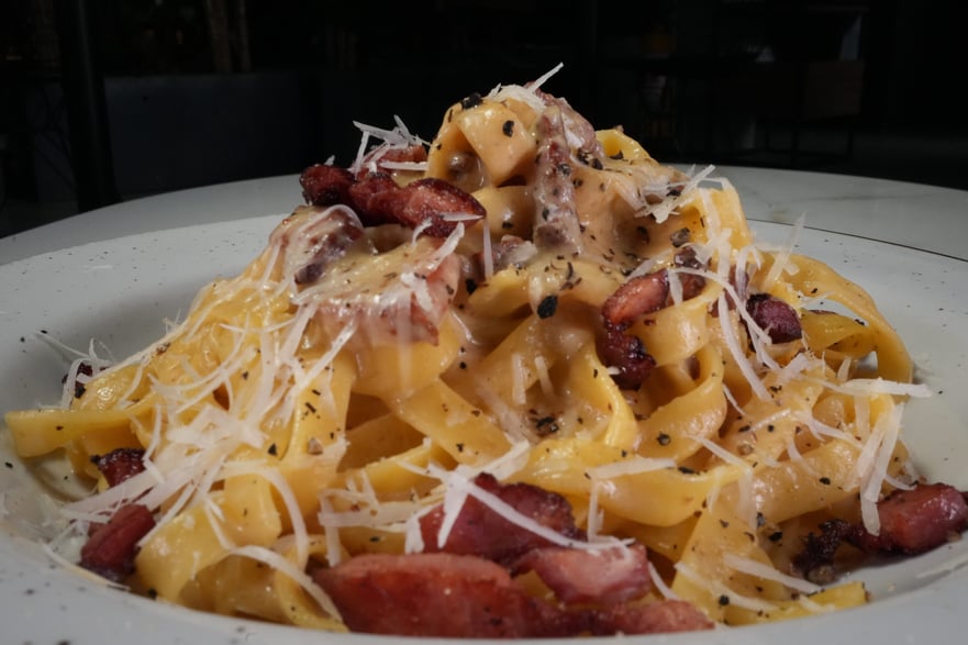 Foto plato de Pasta a la Carbonara | Restaurante Italiano Santa Maria Bogotá